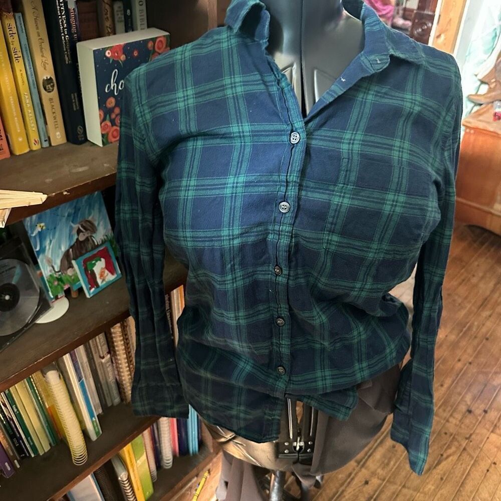 J Crew navy & green plaid boy fit S button down shirt
